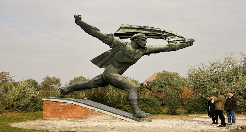 Communist_statue