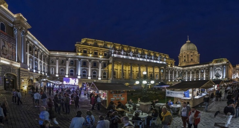 Buda_castle_wine_festival_by_night